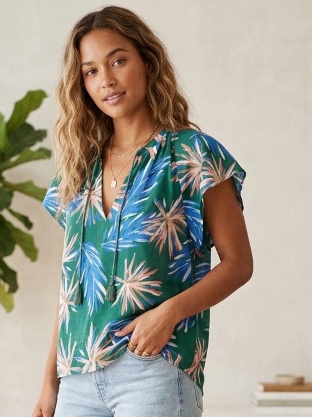 Trovata Birds of Paradis M Brett Bohemian Blouse Green Palm Print Flutter sleeve